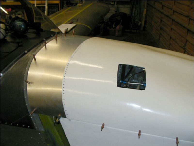 Position the bottom cowling, drill and cleco it to the top cowling in the locations where the camlocks will be installed.  Rivet the top cowling to the top cowling extension.