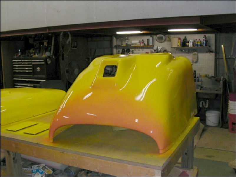 Spray a fade on the nose of the cowling.