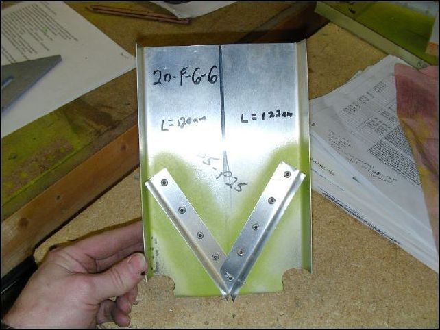 Position, drill, and rivet the two Ls to 640-F-40-1 (rear fuselage panel).  These Ls are 120 mm long and are riveted with A5 P25.