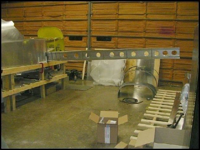 Image of right wing spar bolted to fuselage with a single bolt for now.