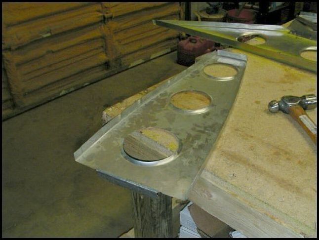 Hammer the flange of rear rib 10 flat, then cut off 10 mm and then bend a new flange at the mark made in the last step. 