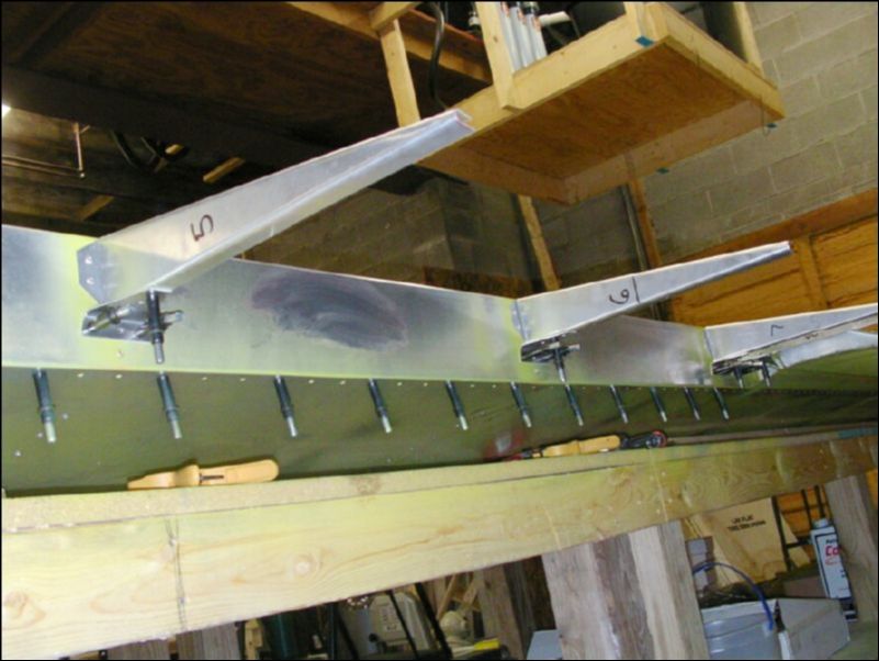 Drill and cleco the rest of the riblet gussets.