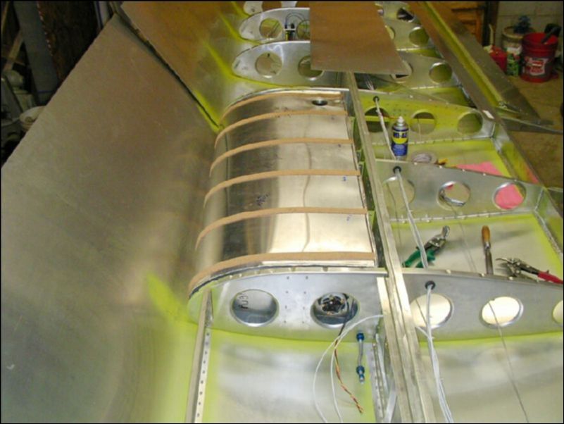 Install fuel tank in wing